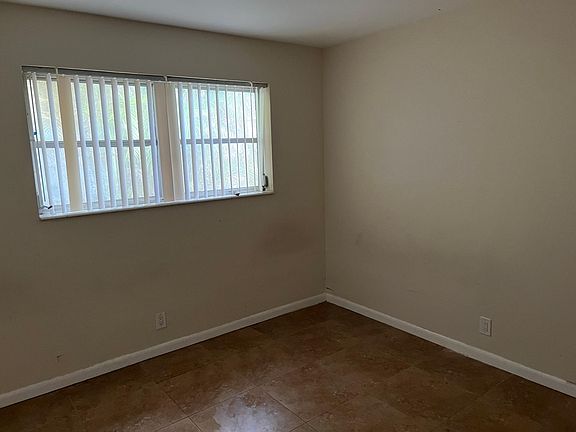 4th image of 231 SE 9th Ave #3
