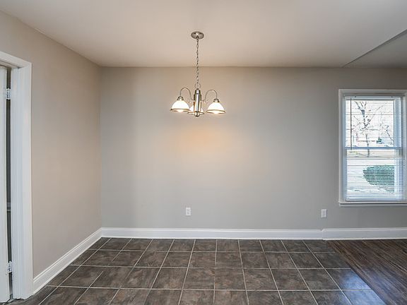4th image of 103 Redwood St