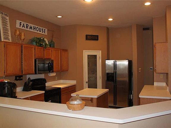 3rd image of 853 Brentwood Dr