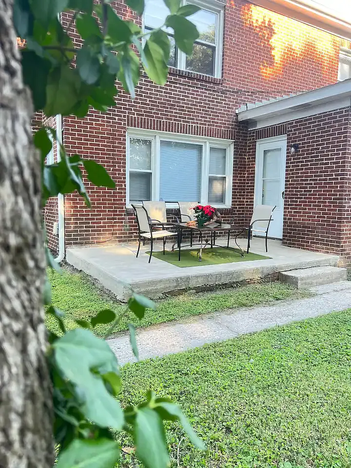 4 bed, 1896 sqft, $2,295 — Photo 1
