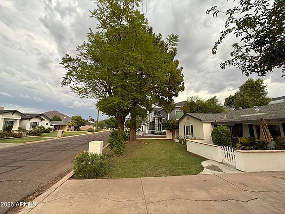 3rd image of 3907 E DEVONSHIRE Avenue