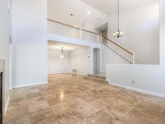 5th image of 1073 Torrey Pines Rd
