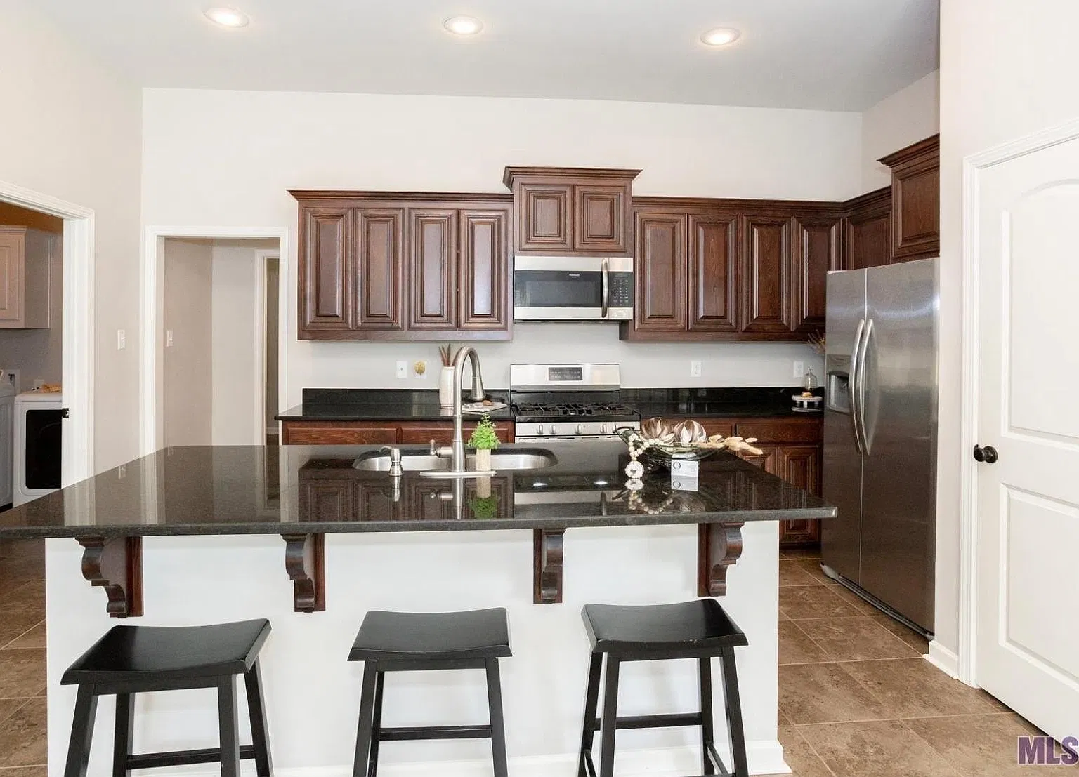 3 bed, 1642 sqft, $2,200 — Photo 3