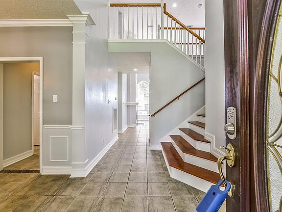 4th image of 3028 Country Club Dr