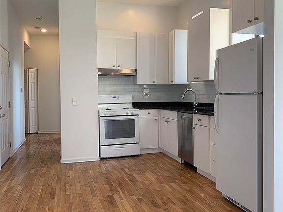 4th image of 948 N Orleans St APT 203