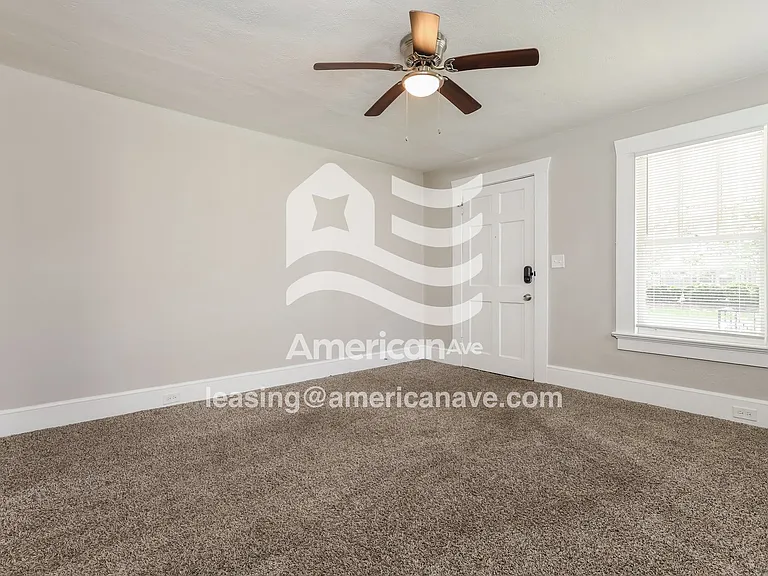 571142_005_wm_-_living_room_12906726.jpg