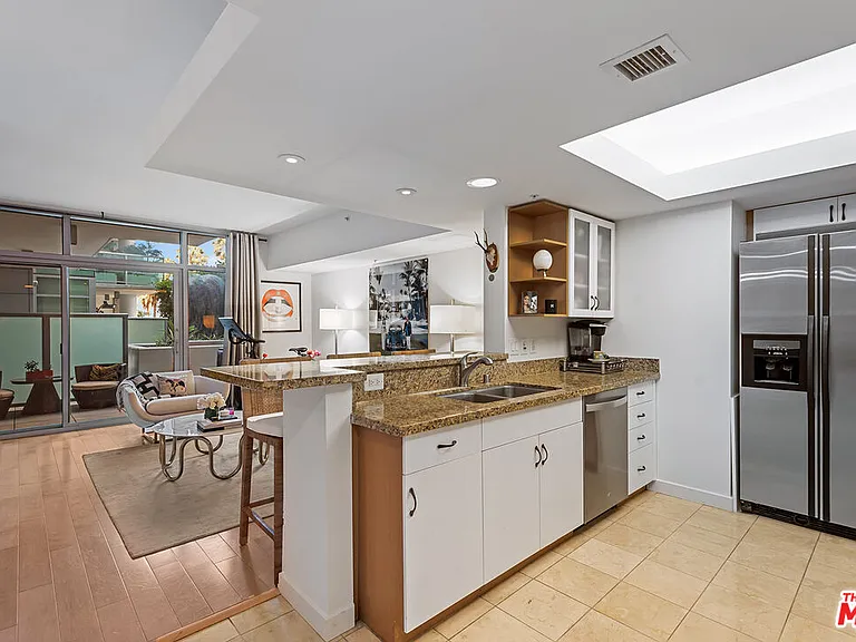 13700 Marina Pointe Dr #327 — Photo 8
