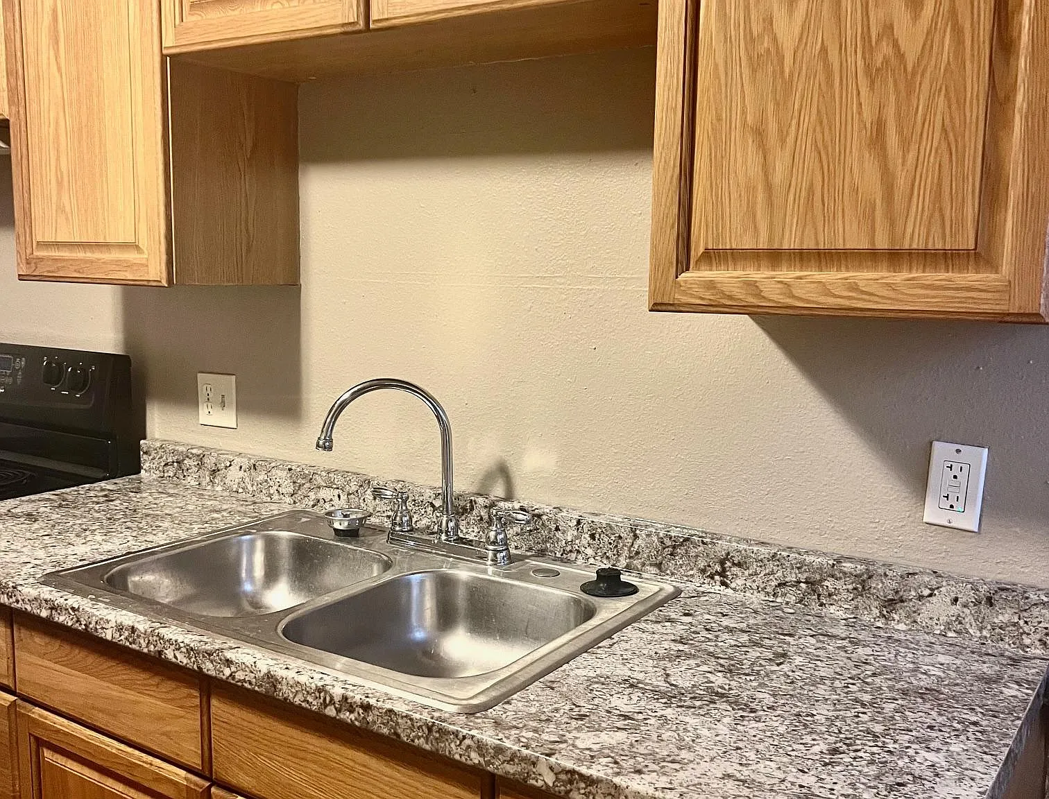 2 bed, 850 sqft, $1,350 — Photo 2