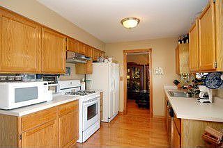 4th image of 448 Colford Ave