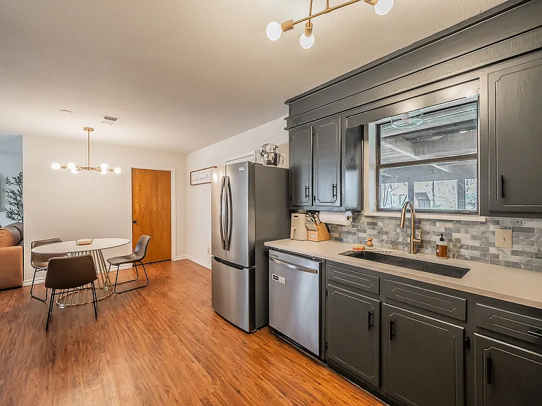302 W Hale Ave — Photo 3