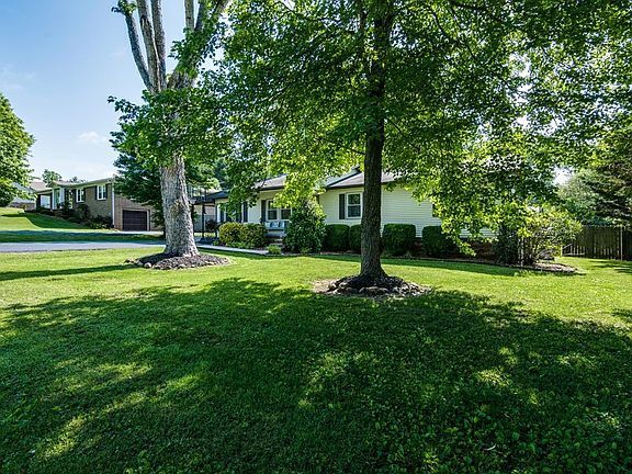 4th image of 211 S Turner Dr