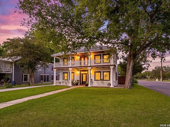 2nd image of 695 Comal Ave