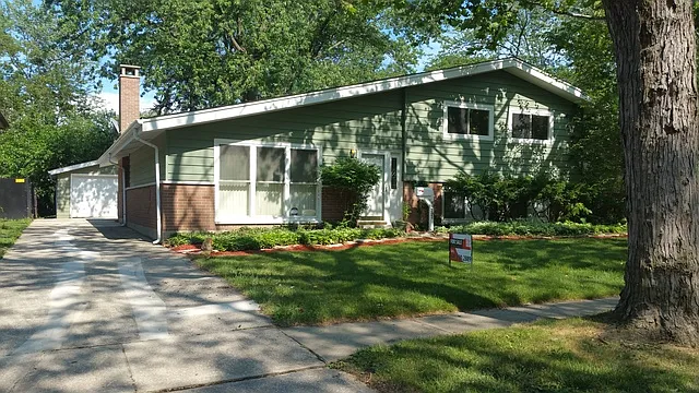 411 Sandburg St photo 1