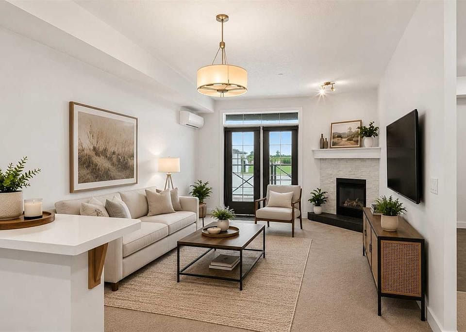 1st image of 1005 A N Westmount Dr #113