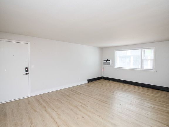 4th image of 219 S Menlo Ave APT 9