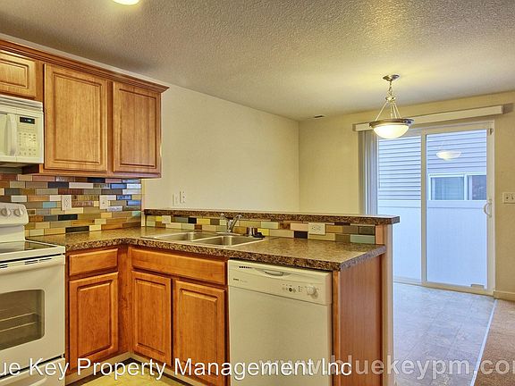 3rd image of 7912 NE 60th St