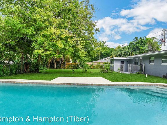 3rd image of 326 Seminola Blvd