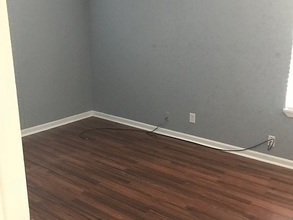 4th image of 3001 Moffett Ave