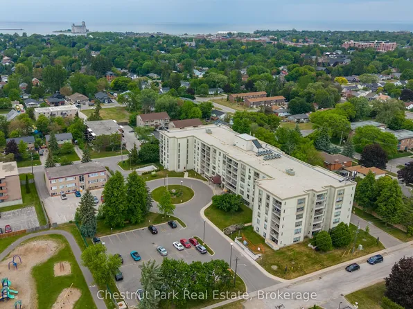 172 8th St #102, Collingwood, ON L9Y 4T2