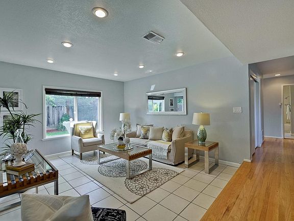 3rd image of 1318 Bellingham Dr