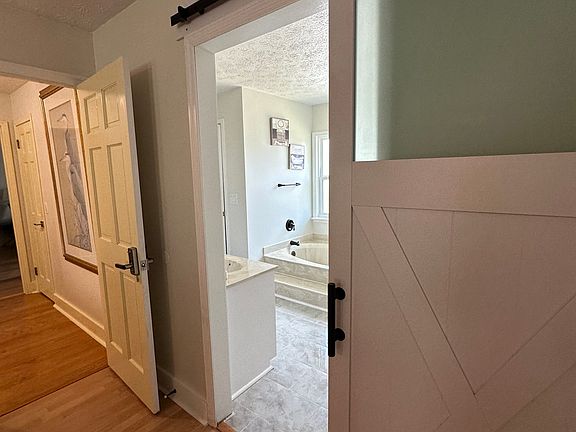 4th image of 4569 Oak Bay Dr W #4