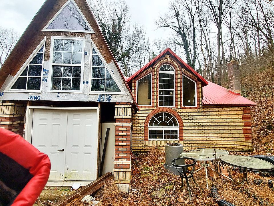 2nd image of 527 Dry Hollow Rd