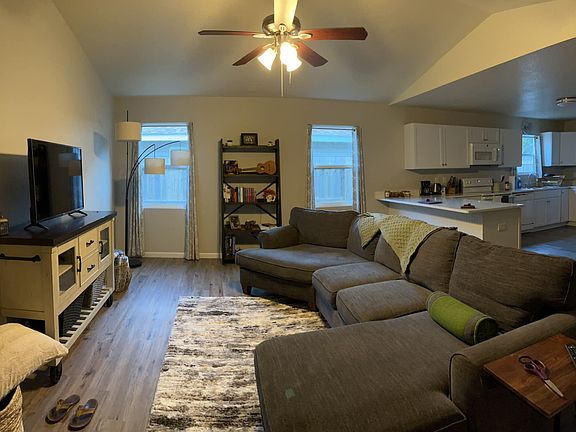 2nd image of 3171 Glade Dr