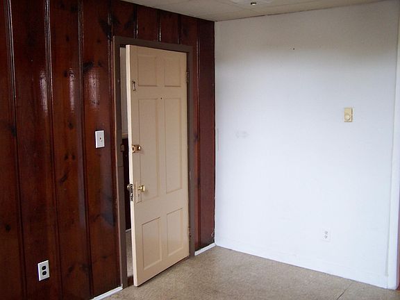 2nd image of 2 Maryland Ave #3R