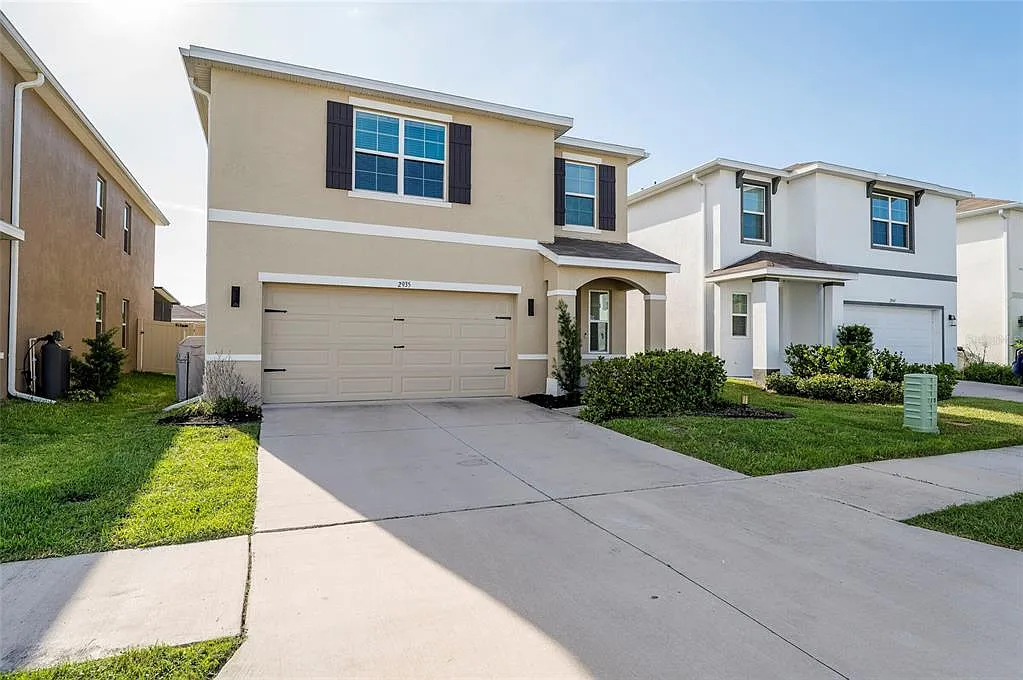 3 bed, 2.5 bath, 1961 sqft, $2,375 — Photo 1