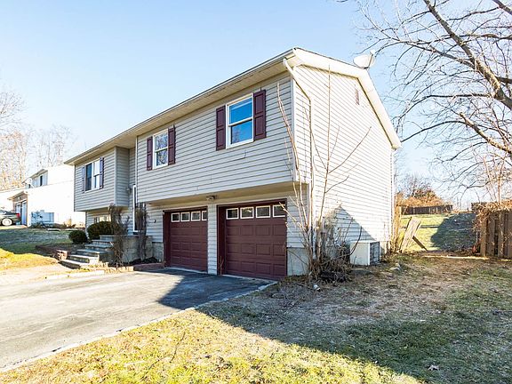 3rd image of 18 Guernsey Dr
