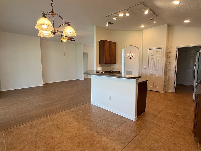 515 S Valencia Cir SW — Photo 9