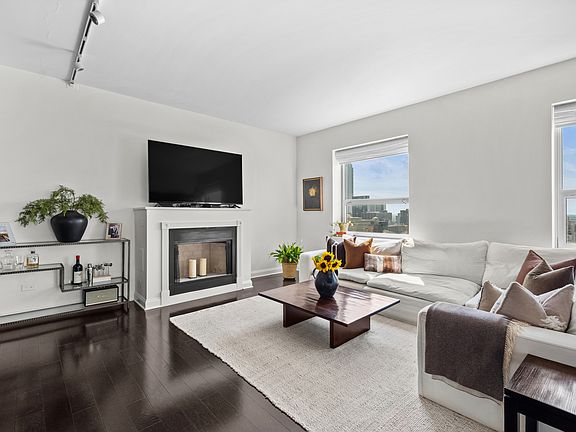 5th image of 545 N Dearborn St APT 3301