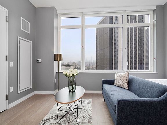 3rd image of 42 W 33rd St Ph 1F