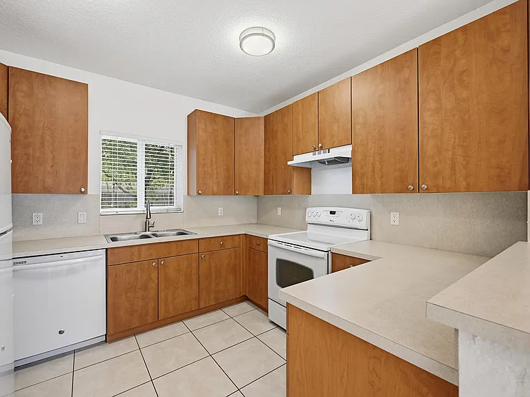 913 NE 12th Ave — Photo 12