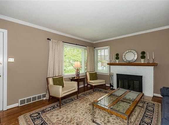 5th image of 556 Meadowridge Dr