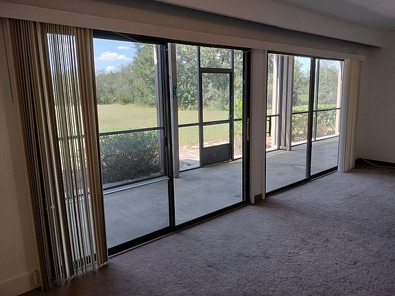 3rd image of 922 Tennis Way