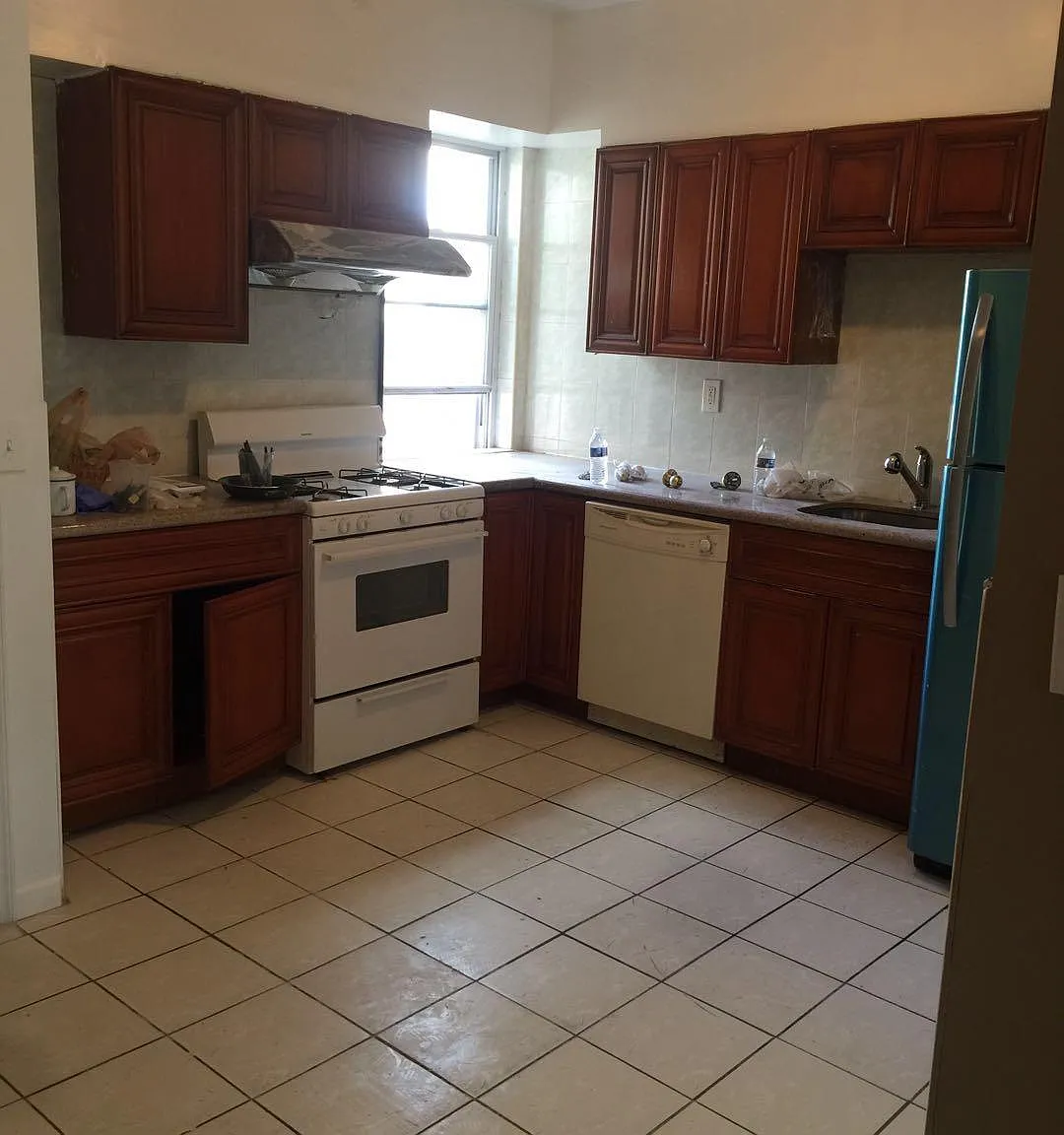 1521 Spring Garden St — Photo 4