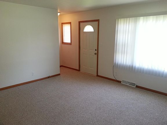 4th image of 1203 Royal Dr
