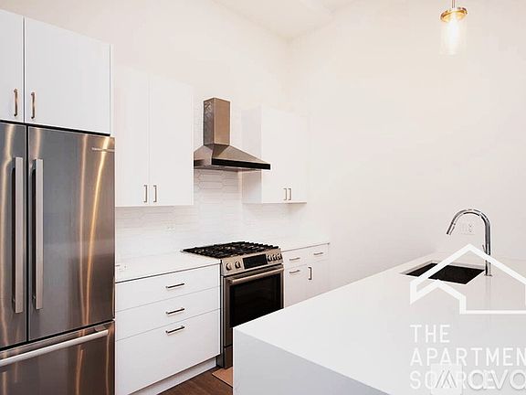 4th image of 2423 W Fullerton Ave #4R