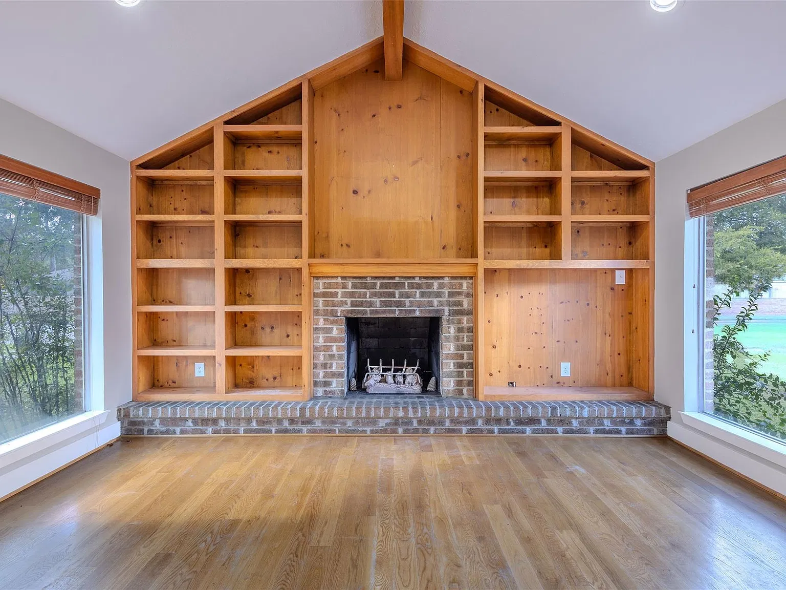 3 bed, 2.0 bath, 1784 sqft, $2,200 — Photo 3