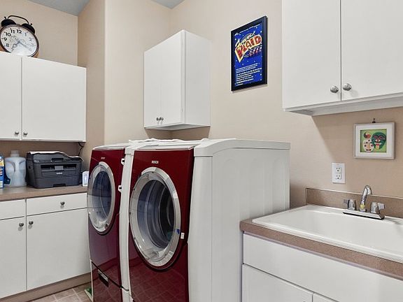 4th image of 320 32nd St #205
