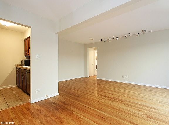 5th image of 455 W Saint James Pl APT 401