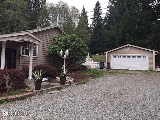 2nd image of 4798 NE Lincoln Rd