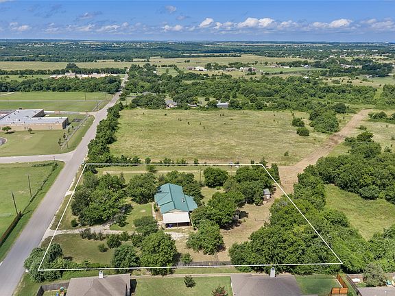 3rd image of 440 Williams Rd