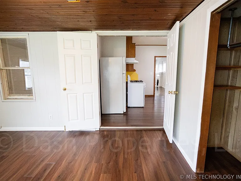 1119 S Florence Ave — Photo 26