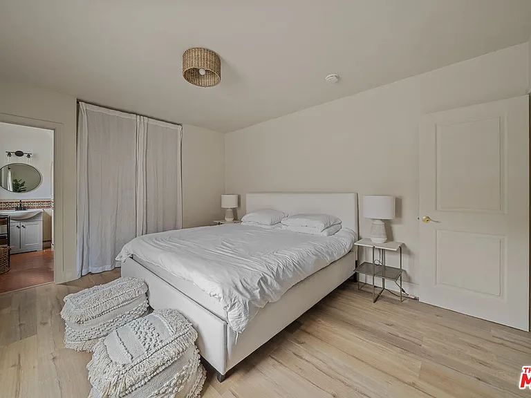 8822 Rosewood Ave — Photo 15