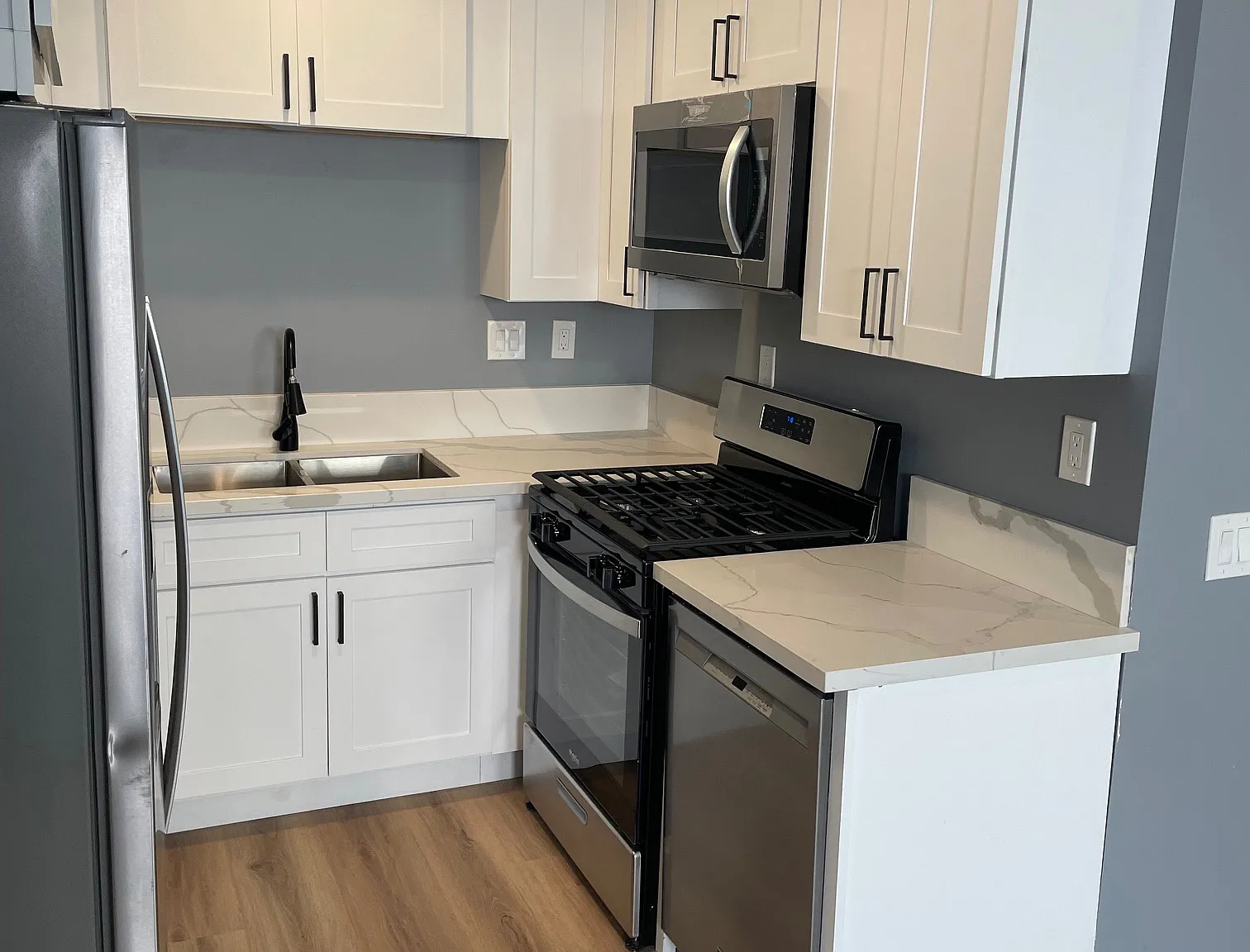 2 bed, 700 sqft, $2,400 — Photo 3