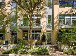 835 S Pennoyer St #TOWNHOUSE F, Portland, OR 97239