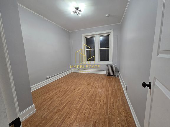 2nd image of 236 Lexington Ave #33
