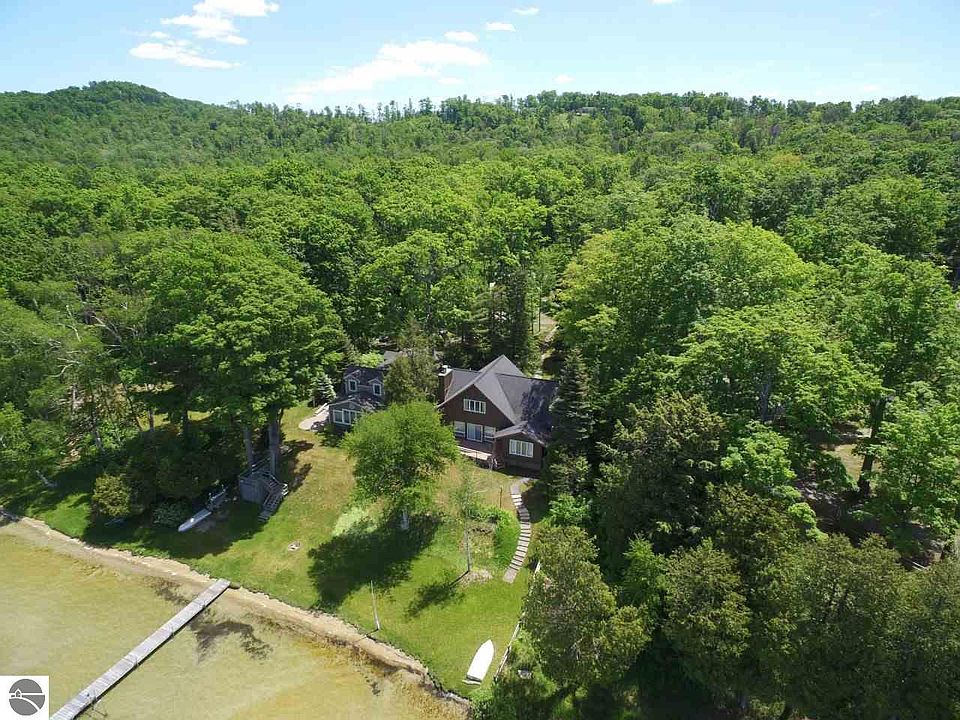 8758 S Dunns Farm Rd, Maple City, MI 49664 Zillow